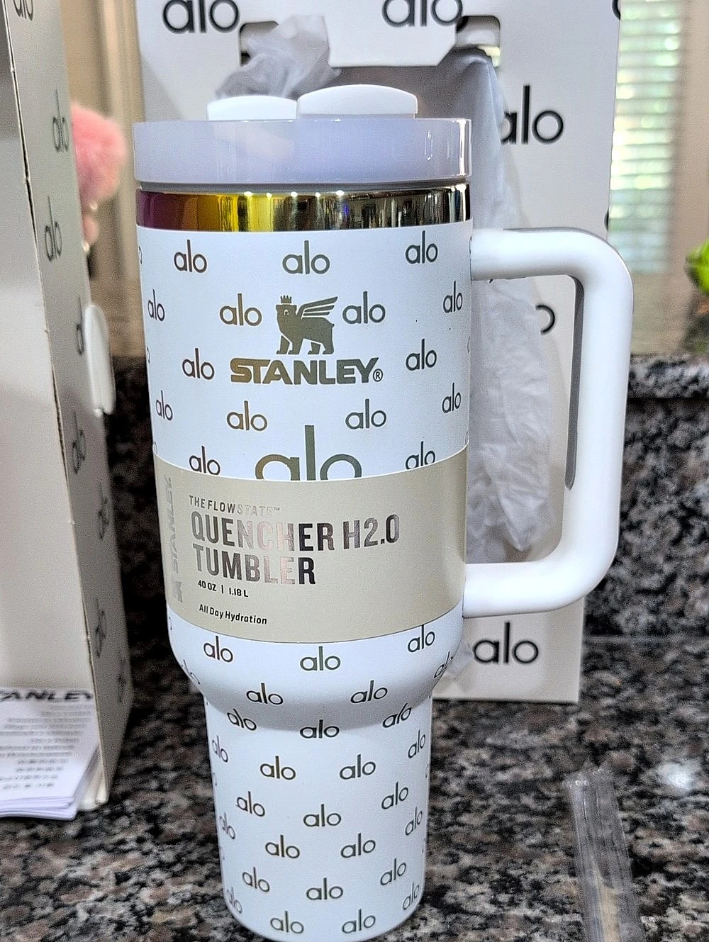 STANLEY x Alo Collaboration Yoga Quencher H2.0 FlowState Tumbler 40 oz White NIB